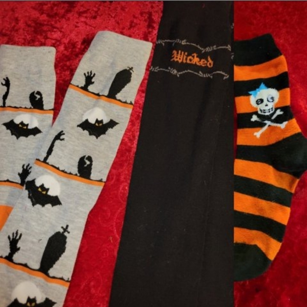 3 pairs of fun & spooky Halloween socks!